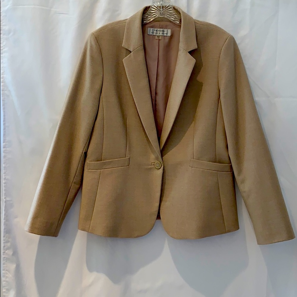 Tahari Beige Fitted Flattering Women’s Blazer (12)